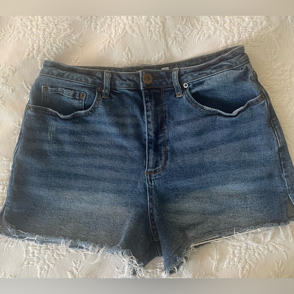 “ a loves a” brand (right beside Free People inside of Dillards) Denim Cutoffs